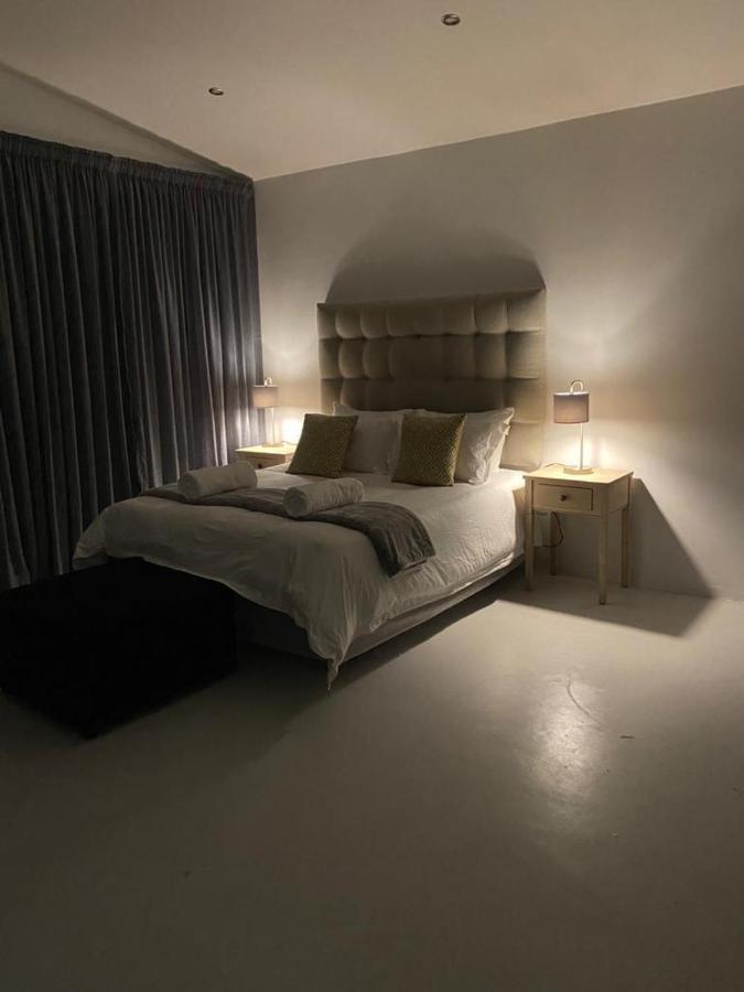 Ferienwohnung Miles House George Exterior foto